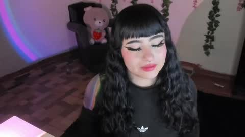 naeniademont online show from May 28, 1:53 pm