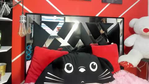 nahomy noa online show from November 18, 7:37 pm