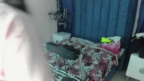 Snapshot of nai_blue chatting on October 1, 2:49 am nai_blue online show from October 1, 2:49 am