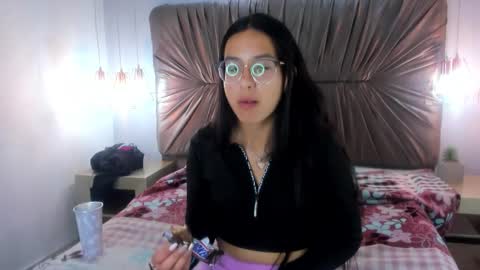 Snapshot of nai_blue chatting on October 9, 4:27 am nai_blue online show from October 9, 4:27 am