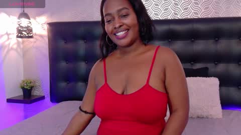 naiaramasson_ online show from January 9, 6:01 pm