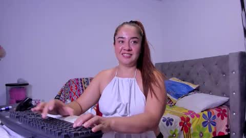 Natalia Flores online show from February 3, 2:53 am