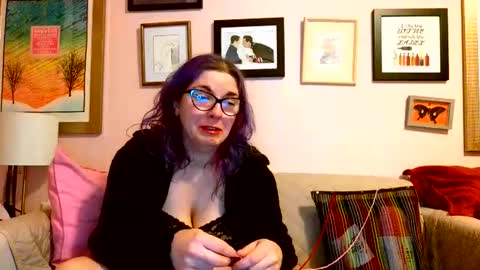Snapshot of nakedcrafts chatting on February 18, 6:04 am Lizzy online show from February 18, 6:04 am