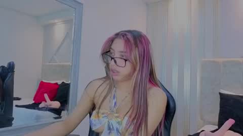Snapshot of nami_sweet_ chatting on October 10, 10:42 am nami_sweet_ online show from October 10, 10:42 am