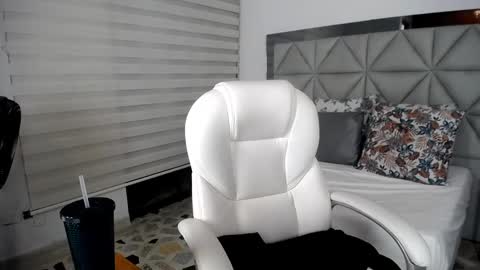 Snapshot of nana_levy chatting on December 5, 5:15 am Nana levy online show from December 5, 5:15 am