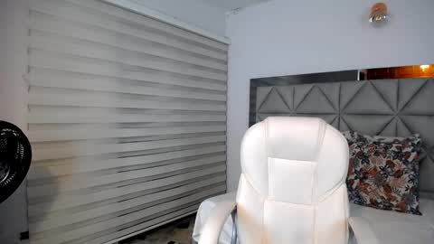 Snapshot of nana_levy chatting on February 9, 3:43 am Nana levy online show from February 9, 3:43 am