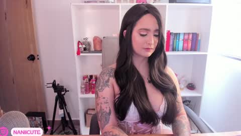 ELLA online show from December 24, 7:33 pm