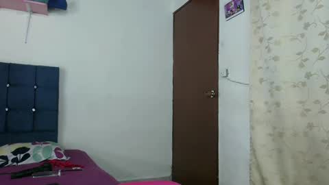 Snapshot of naomi_sweet420 chatting on January 17, 10:01 pm Mia online show from January 17, 10:01 pm