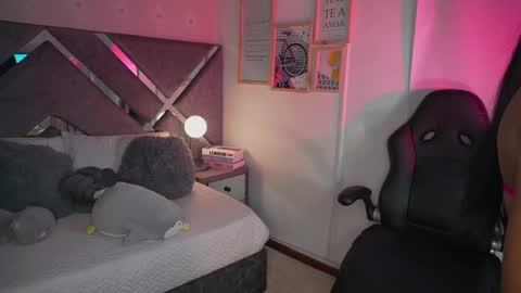 Naomi-Gray  online show from June 8, 8:41 pm