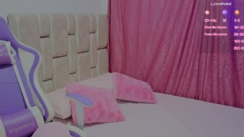 Naomi   online show from May 14, 9:53 pm
