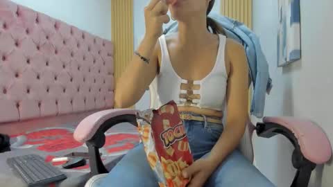 naomis_35 online show from February 22, 8:32 pm