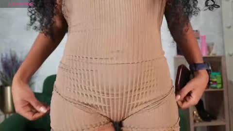 Naomi     online show from April 17, 3:52 am