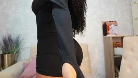 Naomi     online show from April 22, 3:47 am