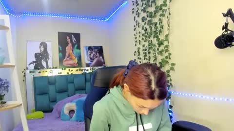Snapshot of naomy777_ chatting on December 14, 7:14 pm naomy online show from December 14, 7:14 pm
