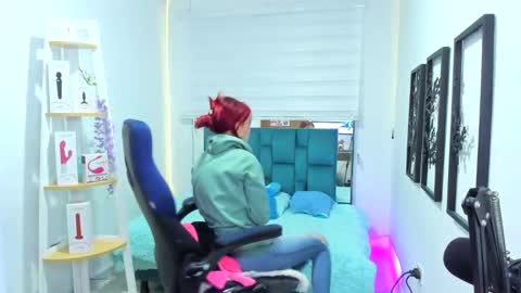 naomy online show from November 19, 2:11 am