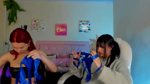 Snapshot of naomy777_ chatting on February 15, 3:39 pm naomy online show from February 15, 3:39 pm
