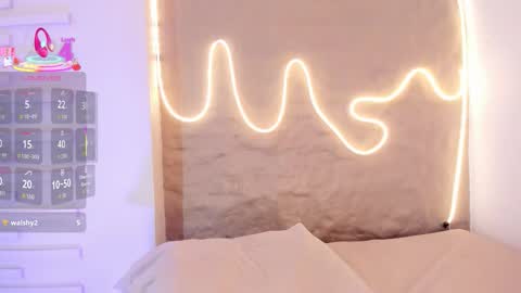 I am Naomy online show from November 19, 7:47 pm