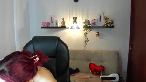 naomy online show from May 6, 9:08 pm