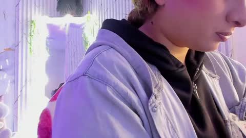 Naomy  online show from April 19, 3:17 am