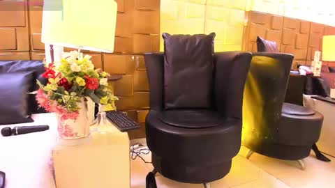 nao online show from October 6, 1:06 pm