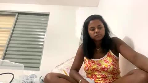 nara_brasileirinha online show from February 3, 4:35 am