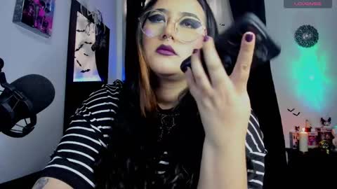 Nat. independent model online show from February 12, 7:24 pm