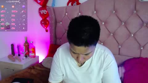 nat_evans8 online show from May 22, 3:37 am