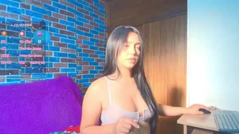 Snapshot of natalia_kiss01 chatting on January 8, 9:34 pm Natalia Kiss online show from January 8, 9:34 pm