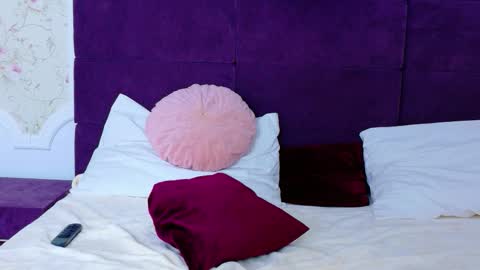 nataliacroft online show from March 12, 5:48 pm