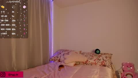 Snapshot of natalie_dream chatting on December 23, 12:35 am natalia online show from December 23, 12:35 am