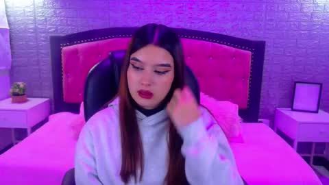 natalie  online show from December 19, 3:32 am