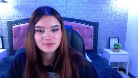 Snapshot of natalie_loffreda chatting on October 21, 3:43 am natalie online show from October 21, 3:43 am