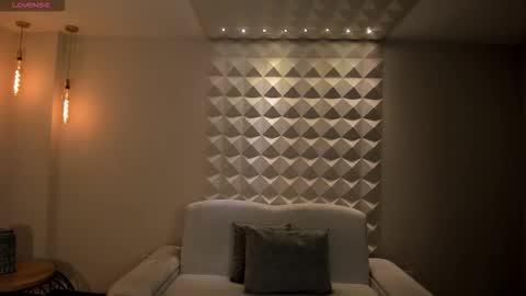 Natalie Lewis online show from January 15, 12:00 pm