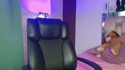   online show from November 22, 10:01 pm