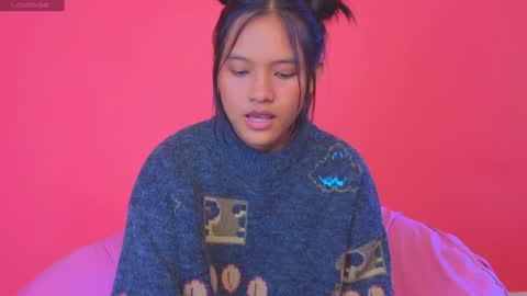 Natcha C online show from December 12, 1:43 am