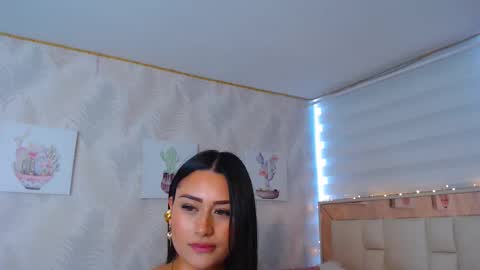 Nathalie Rose online show from November 22, 1:25 pm