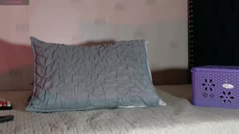 Snapshot of naturaltitss_ chatting on October 2, 7:41 pm Gwen online show from October 2, 7:41 pm