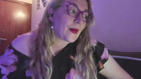 Snapshot of naty__mature_ chatting on September 25, 1:15 am Nataly online show from September 25, 1:15 am