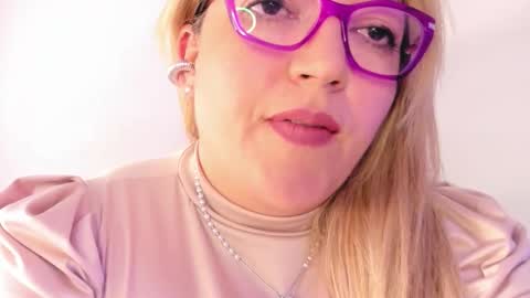 Snapshot of naty__mature_ chatting on October 20, 9:45 am Nataly online show from October 20, 9:45 am