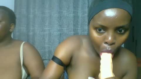 naughtty_bella8 online show from July 10, 10:32 pm