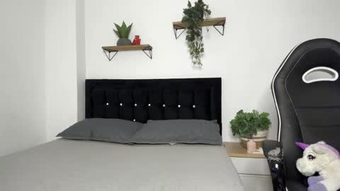 Emily online show from November 14, 3:56 pm