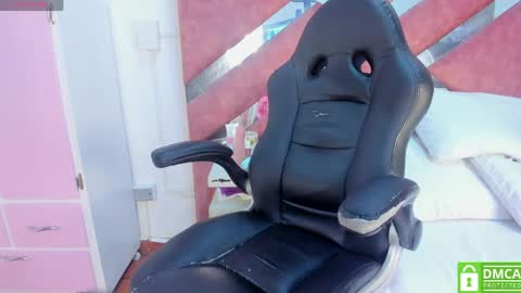 naughty_aly111 online show from April 12, 7:55 am