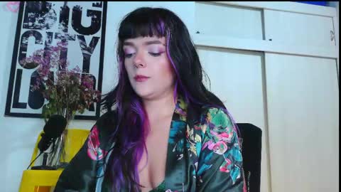 Em  please help me reach 100 thumbs up 3 online show from April 21, 6:31 am