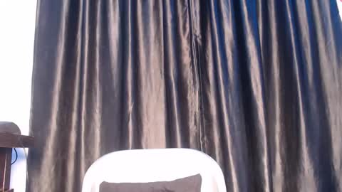 Snapshot of naughty_slimzy chatting on October 7, 6:40 am laura online show from October 7, 6:40 am