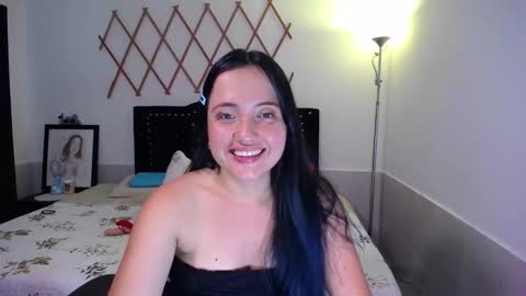Snapshot of naughtygirl_mmm chatting on September 15, 10:28 pm Valeria online show from September 15, 10:28 pm