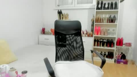 Snapshot of naughtysabine1 chatting on October 18, 9:23 am naughtysabine1 online show from October 18, 9:23 am