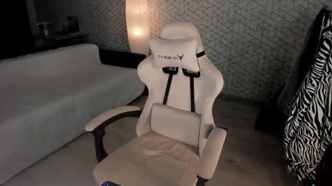 NayaValen online show from December 23, 3:43 am