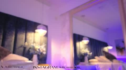 Snapshot of naylapot_ chatting on October 14, 11:46 am Juli online show from October 14, 11:46 am