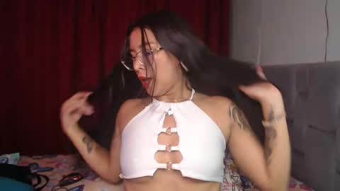 naylin online show from April 22, 6:54 am