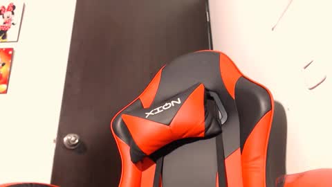 Laura   online show from November 15, 10:44 pm